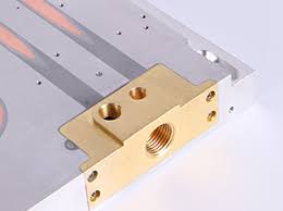 Liquid cold plate outlet Salida de placa fría líquida