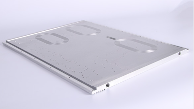 con placa fr&iacute;a l&iacute;quida de aluminio